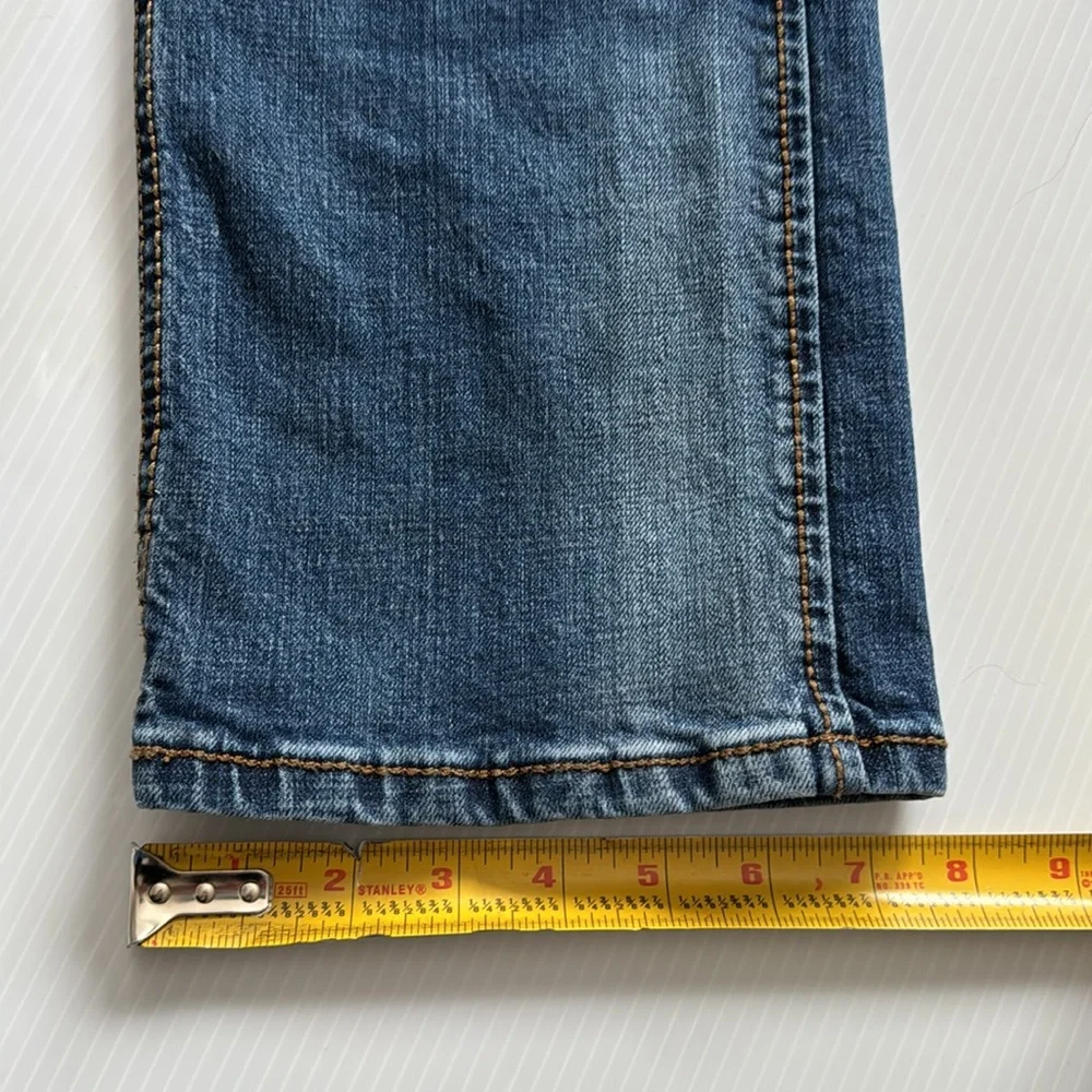 Wrangler Retro Slim Straight Men's Blue Jeans.  Size 32 x 32
